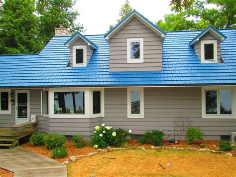 exterior paint house colors with silver metal roof|homes with blue metal roof.